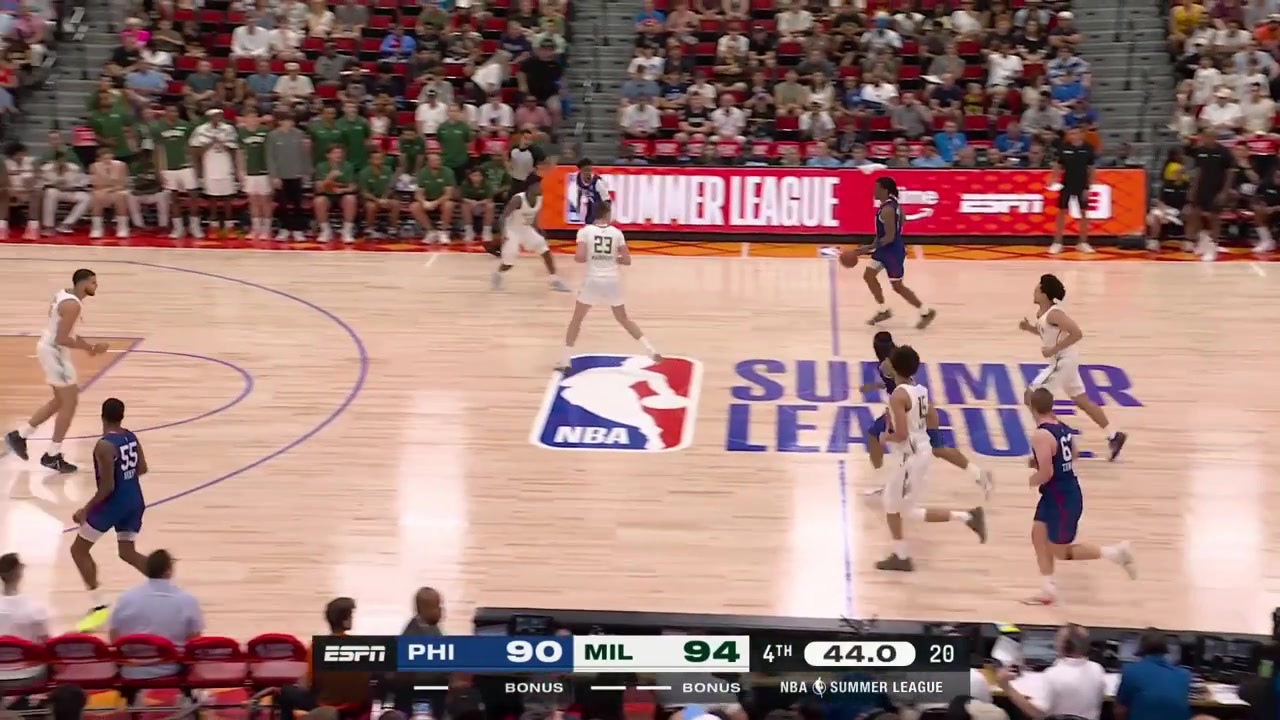 Dante Maddox Jr finds Nick Townsend for the easy clutch layup under the rim with replays cutting the Bucks' lead to just 2 with less than 40 seconds remaining in regulation