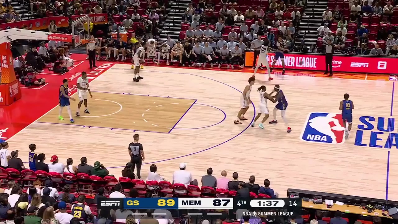 Yaxel Lendeborg hits the clutch pullup jumper to put the Warriors up 4 with 90 seconds remaining in regulation with a replay