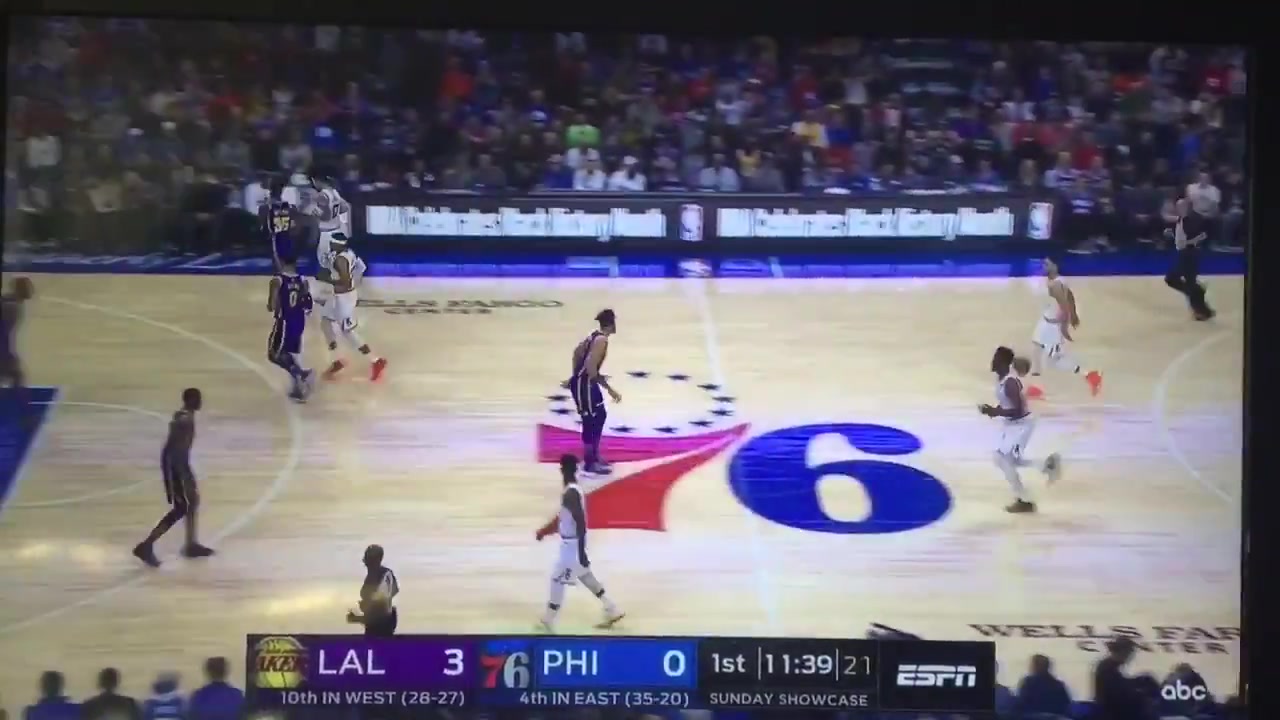 LeBron has 0 respect for Ben Simmons jumper and Simmons cant make him pay