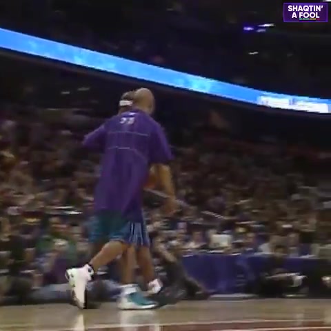2001 Bizarre dunk contest moment A year after Vince Carters legendary performance Baron Davis needs to score a 45 on his last dunk to be the next champ He visibly completely cheats on blindfold dunk but somehow comes unimaginably short
