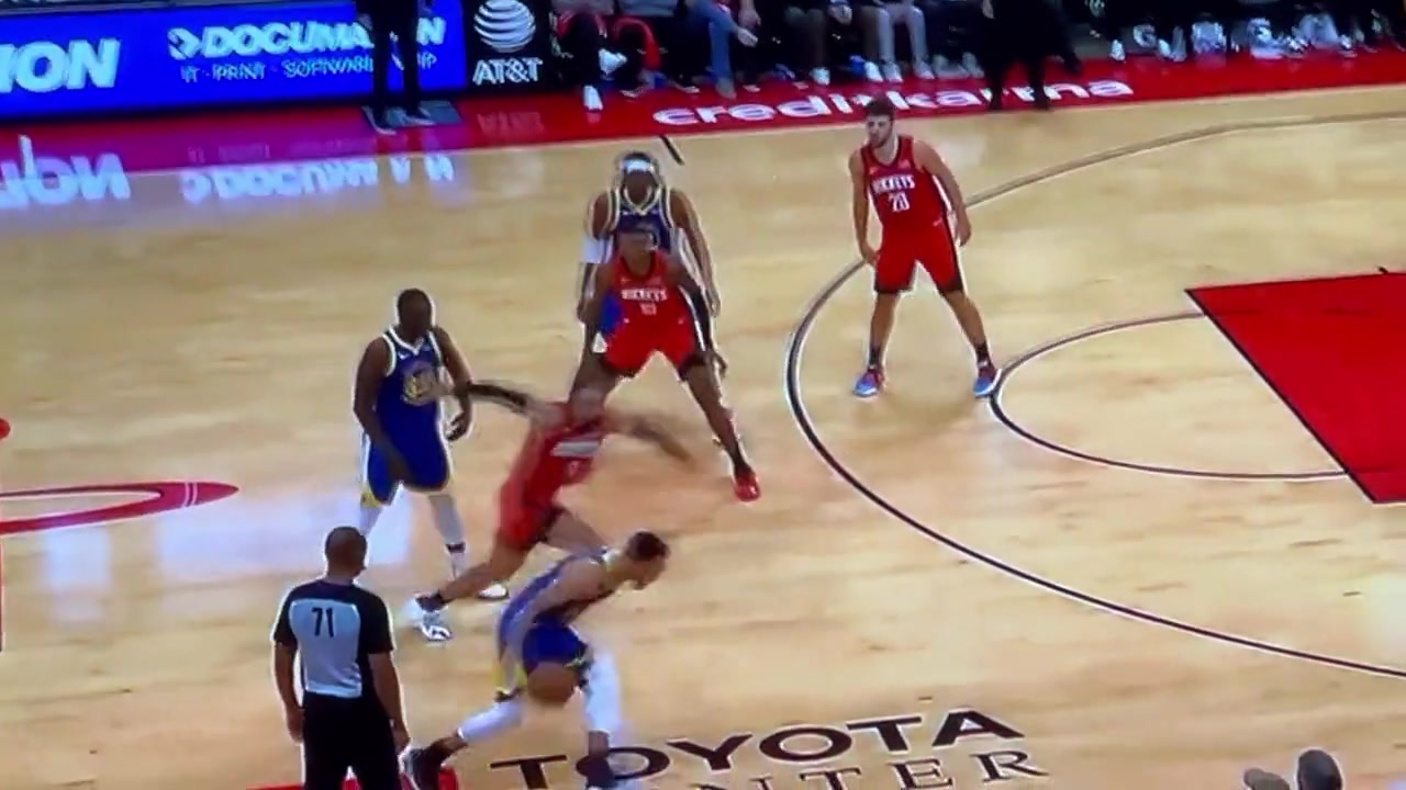 Steph makes Dillon Brooks look foolish before splashing the 3