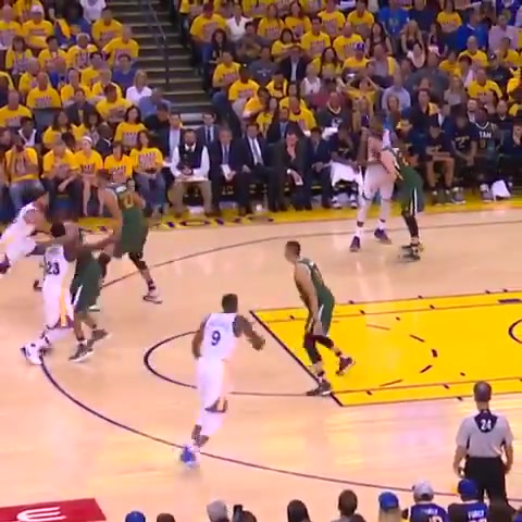 Steph makes Rudy Gobert look silly