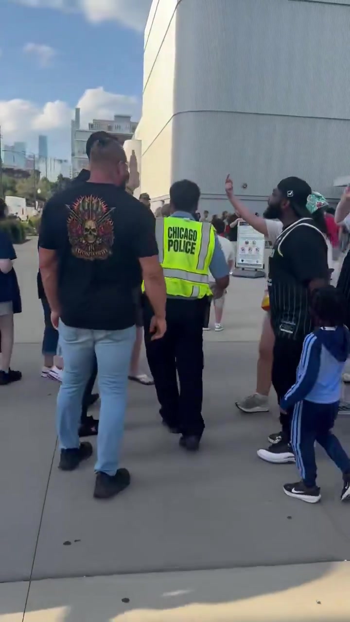 WNBA fans flipped off and cursed former NBA Player He was escorted out of the arena
