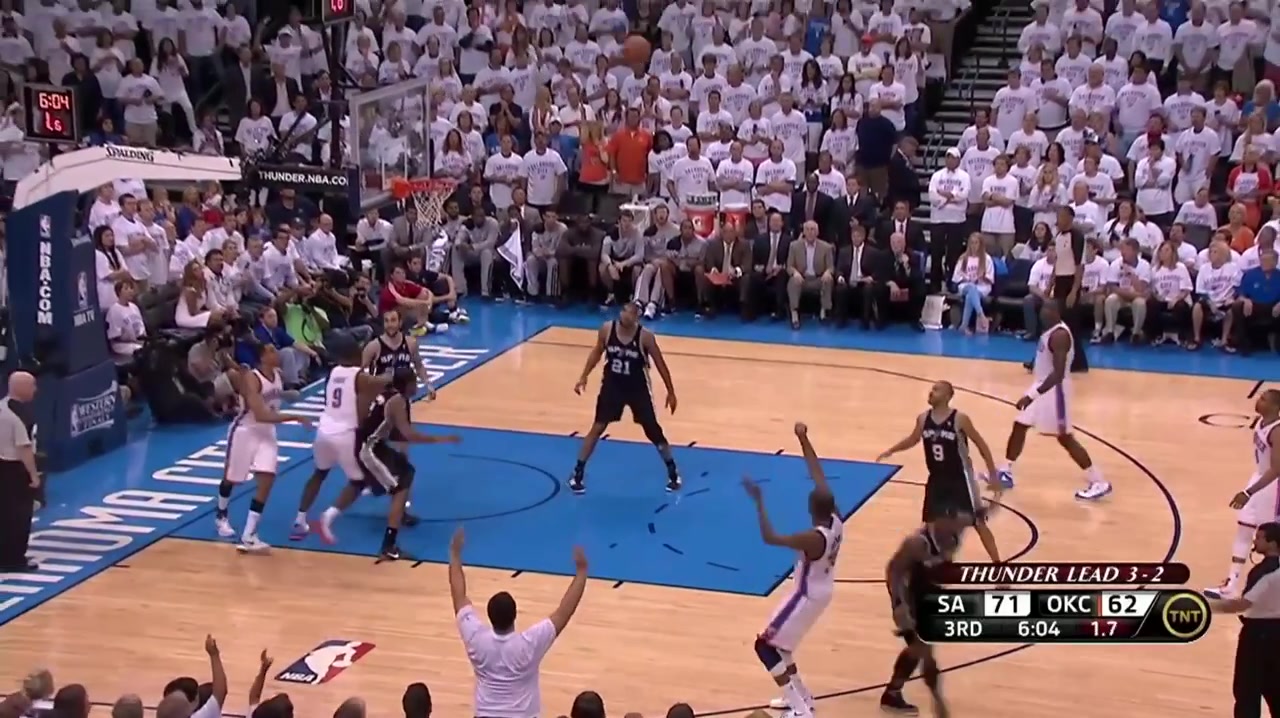 Rookie Kawhi Leonard tries to posterize Kevin Durant but Durant sends it back